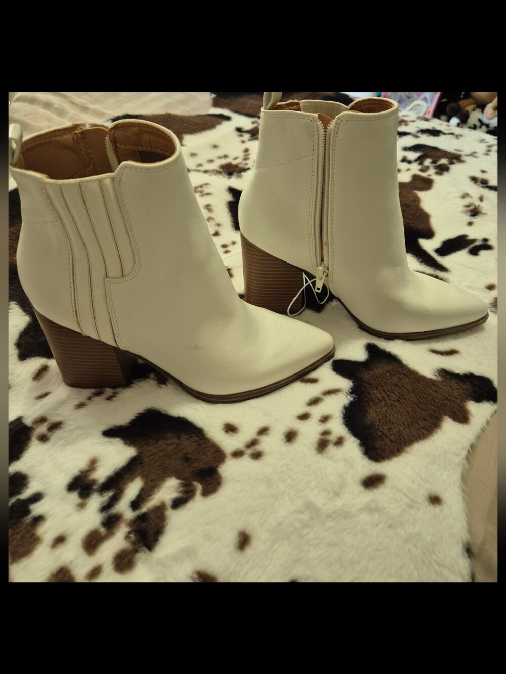 Indigo Rd..Onita White Faux Leather Block-Heel Ankle Western Boots-7 1/2